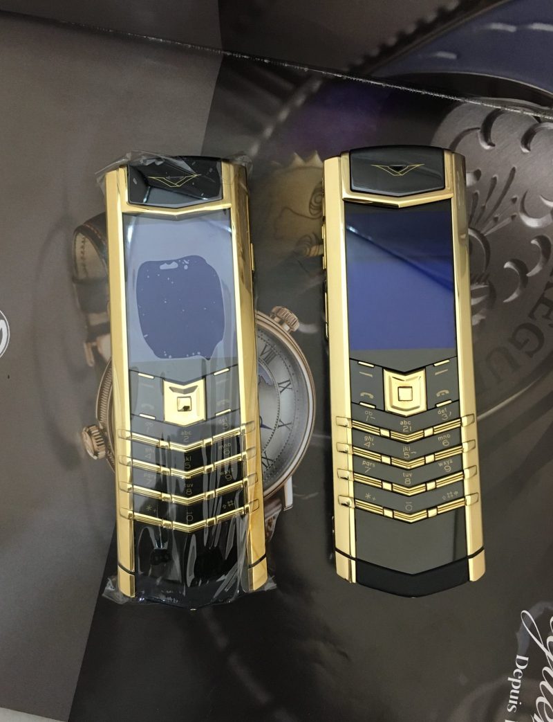 Vertu Signature S Yellow Gold, Black Ceramic back, Black Leather