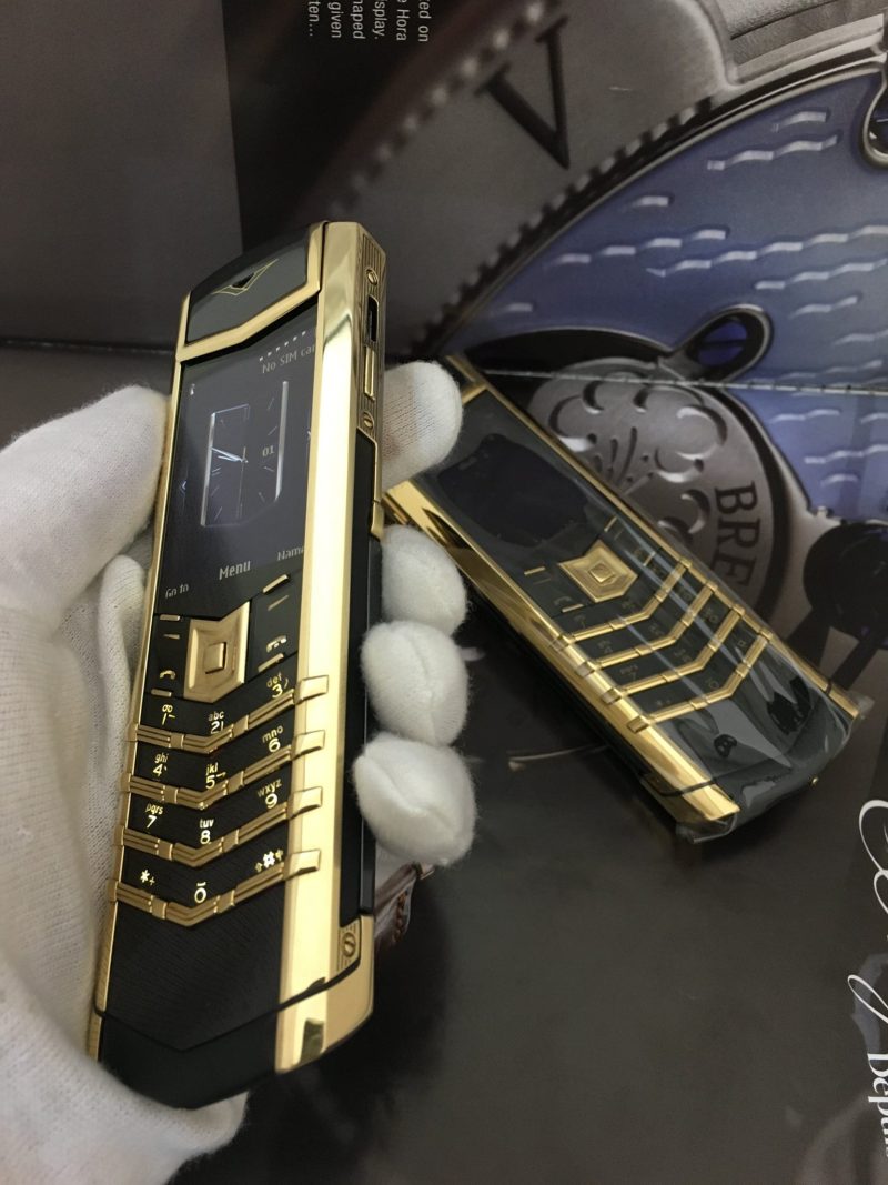 Vertu Signature S Yellow Gold, Black Ceramic back, Black Leather