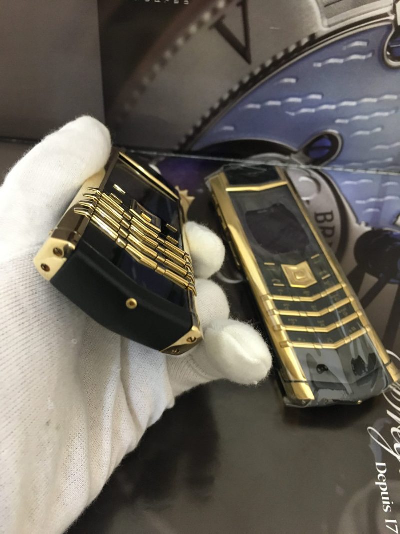 Vertu Signature S Yellow Gold, Black Ceramic back, Black Leather